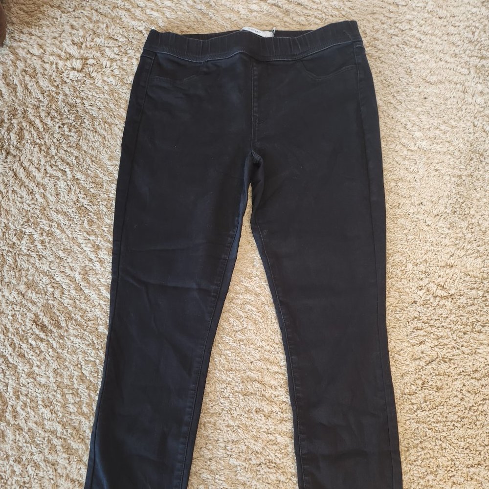 Black skinny leg pants